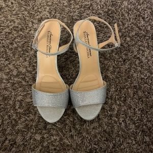 American Glamour by Badgley Mischka sparkly heels size 6